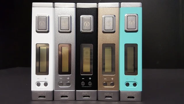 foger pods - Real‑world user handling a Foger Switch Pro pod with charging dock